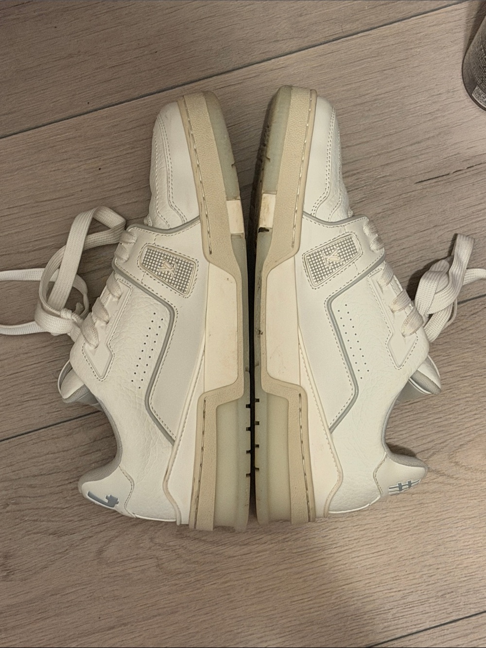 Louis Vuitton Cream White Low-Top Sneakers - Picture 3 of 11